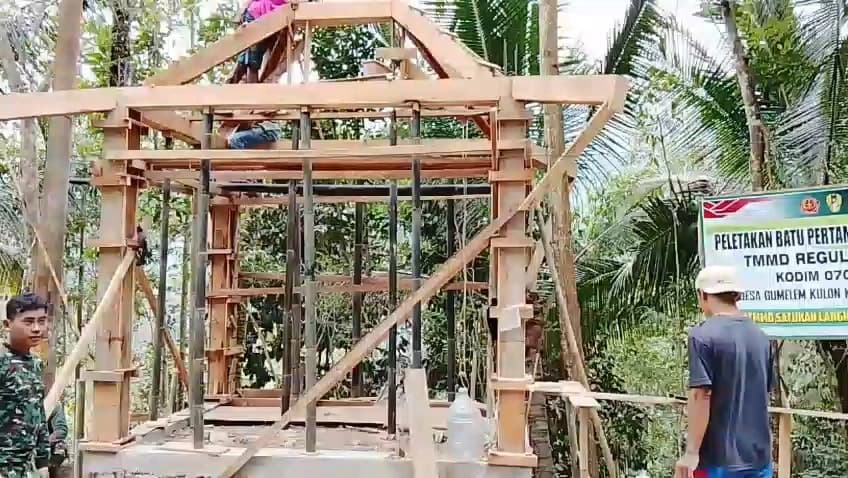 Satgas TMMD Kodim 0704 Banjarnegara Rampungkan Pos Kamling untuk Perkuat Keamanan dan Kebersamaan Warga