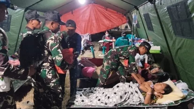 Kodim 1625 Ngada Dirikan Tenda Darurat untuk Pasien RSUD Aeramo Pascagempa Nagekeo