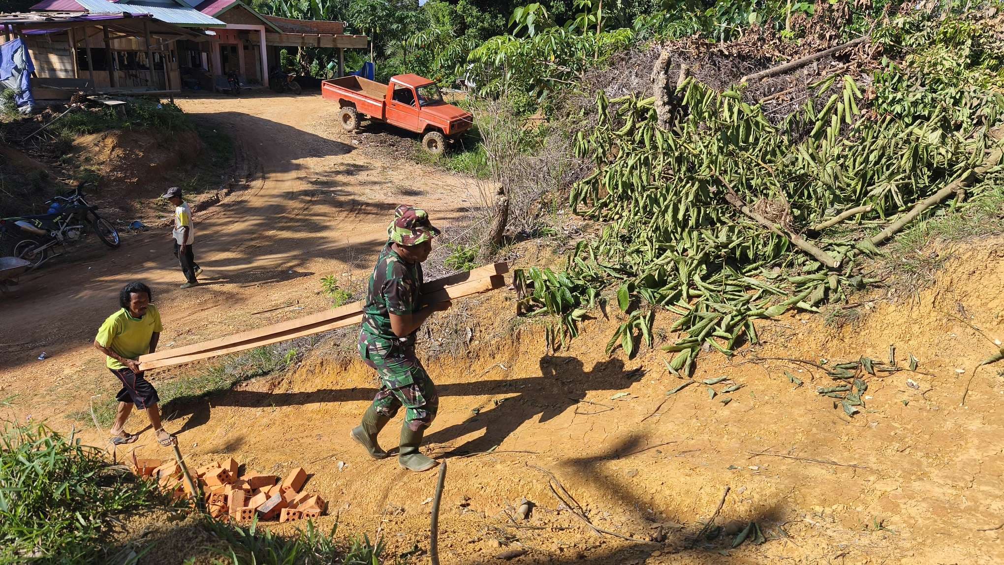 TMMD Kodim 0420/Sarko Perkuat Gotong Royong, Rehab Rumah Warga di Sarolangun
