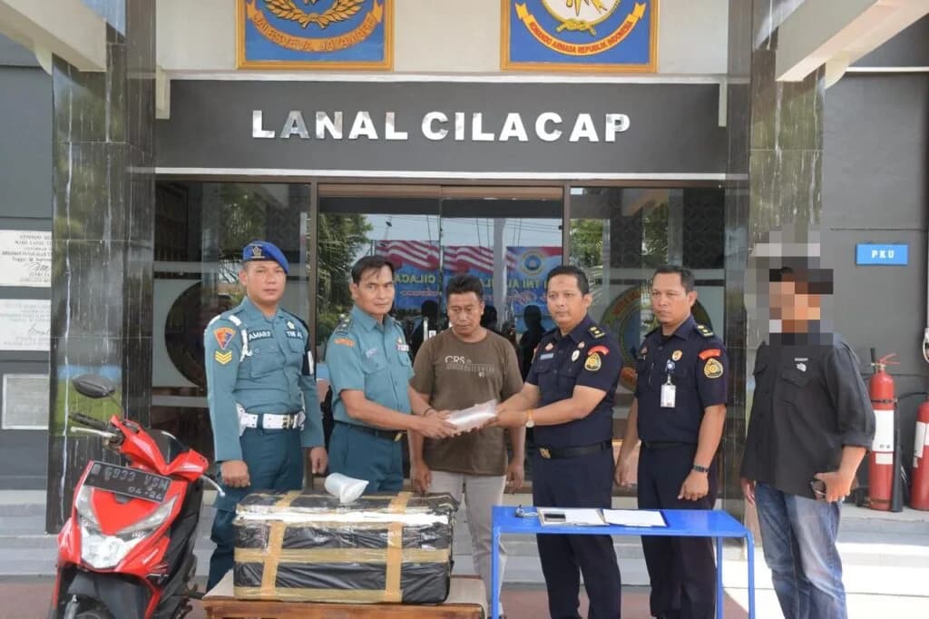 TNI AL Gagalkan Penyelundupan Benih Lobster Ilegal di Cilacap, Ribuan Ekor Diamankan