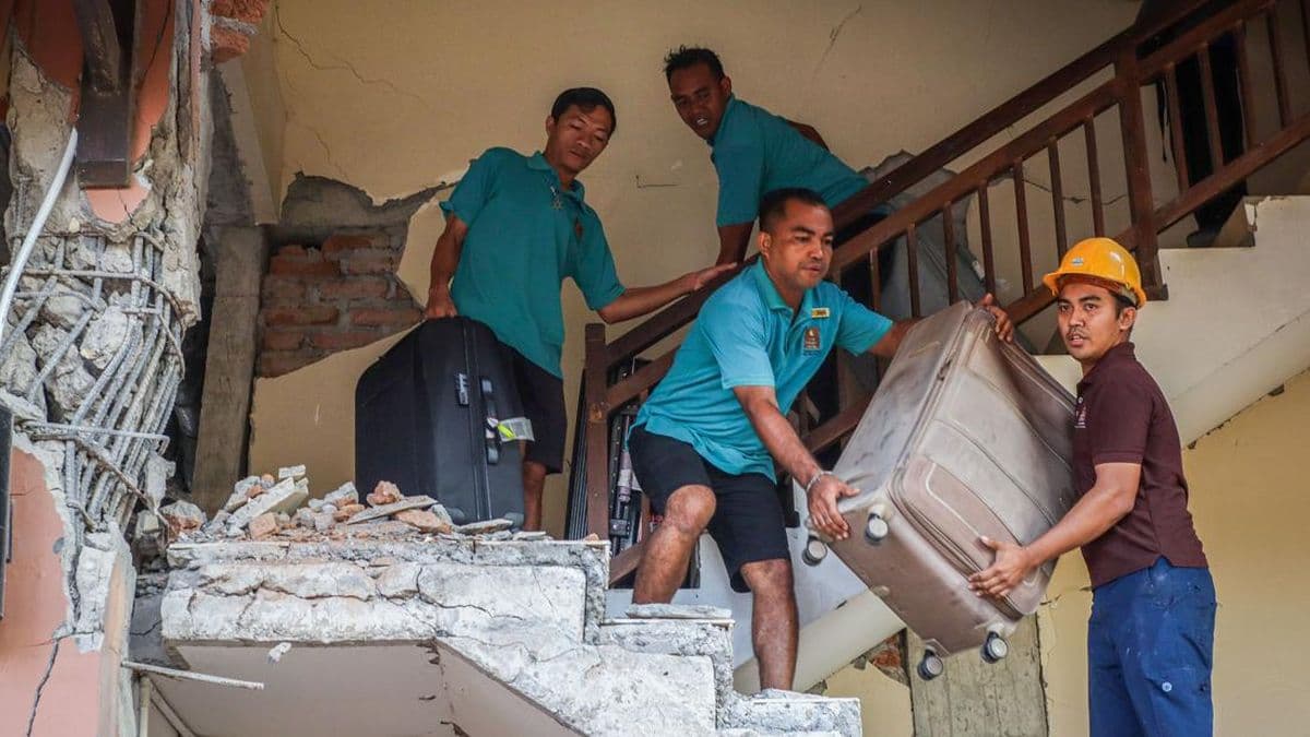 TNI AD Perkuat Penanganan Gempa NTT dengan Starlink, Tangki Air dan Peralatan Lapangan