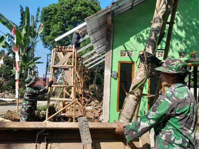 TMMD ke-129 Bantu Wujudkan Rumah Layak Huni bagi Warga Lansia di Desa Cukil