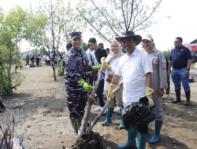 Sinergi Lanal Cirebon, DKP Jabar, dan Pertamina EP Zona 7 Wujudkan Laut Bersih dan Sejahtera Lewat Karya Bakti TNI AL 2025 di Indramayu