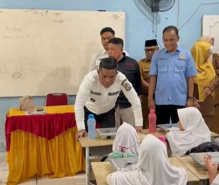 Pemkab Pelalawan Provinsi Riau Jalankan Program Makan Bergizi Gratis untuk Tingkatkan Gizi Pelajar