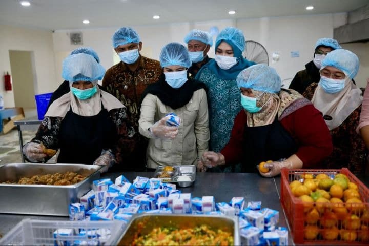 Wakil Menteri BKKBN Isyana Bagoes Oka Pastikan Program Makan Bergizi Gratis di Banda Aceh Berjalan Sesuai Standar Nasional