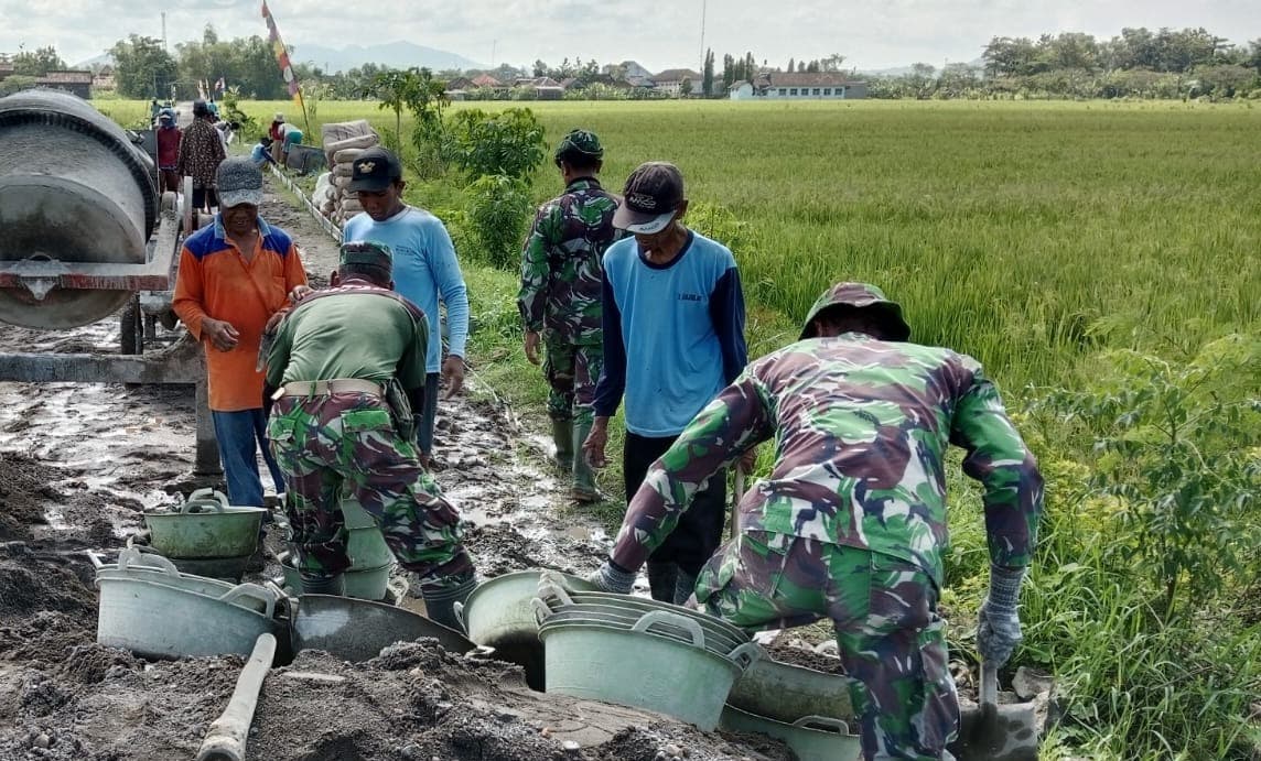 Sinergi TNI dan Warga Percepat Pembangunan Infrastruktur Desa di Klaten