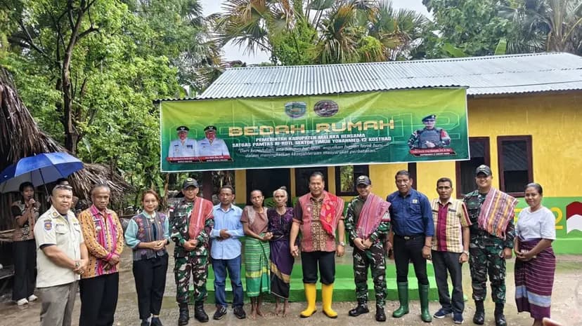 Satgas Yonarmed 12 Kostrad Bedah Rumah Warga Lansia di Perbatasan RI–RDTL