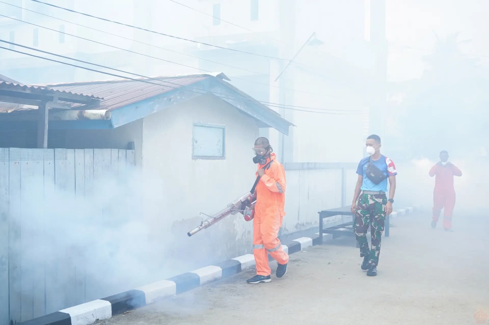 TNI AL Laksanakan Fogging di Sorong, Antisipasi Penyebaran DBD dan Malaria