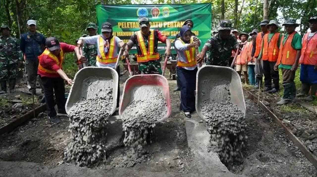 Kolaborasi Hebat! TNI, Pemda, dan Warga Wujudkan Desa Mandiri Lewat TMMD