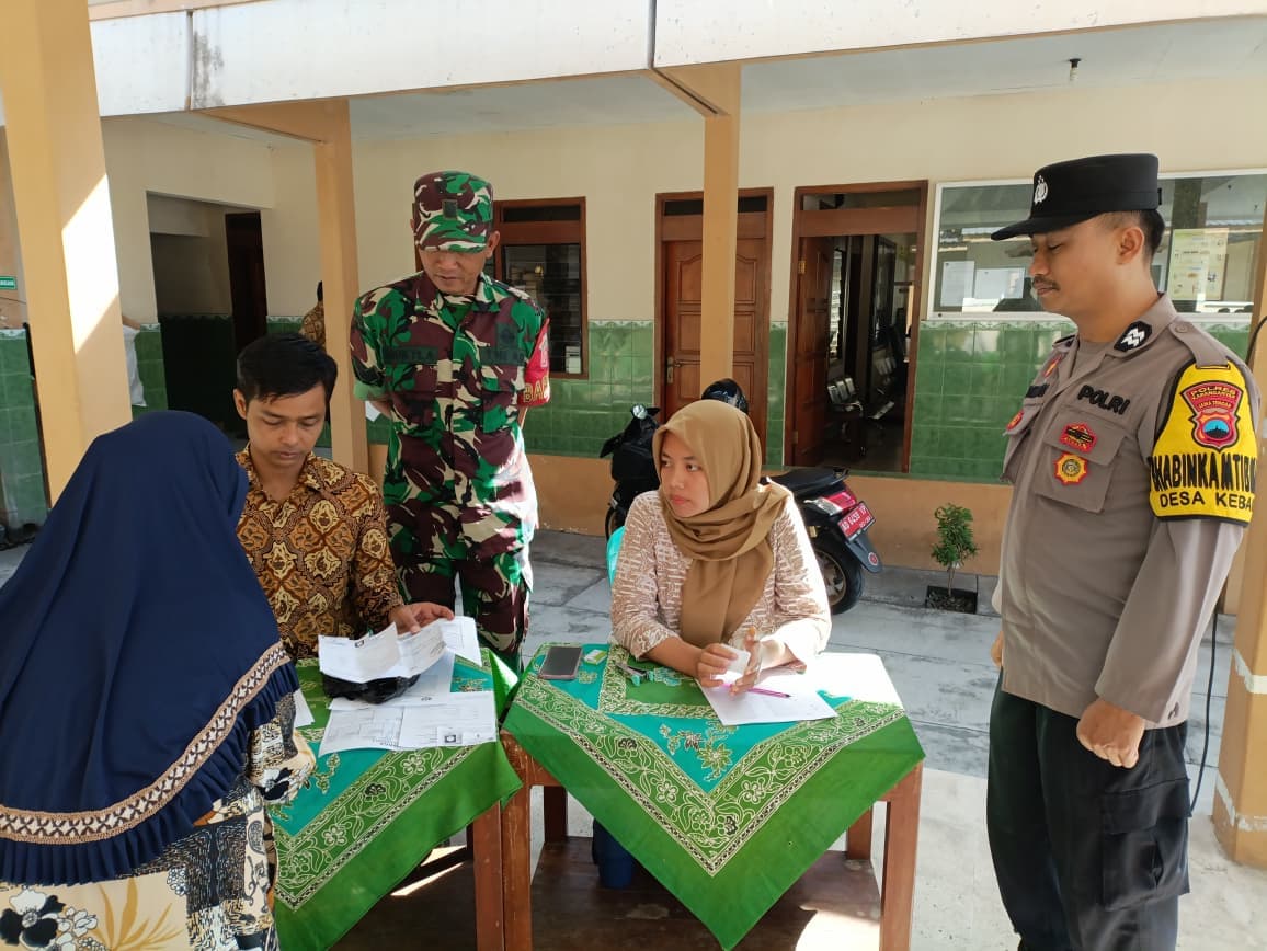 TNI-Polri Kawal Penyaluran BLT Dana Desa di Karanganyar