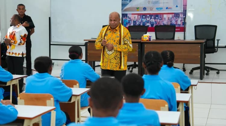 Gubernur Papua Tinjau Sekolah Rakyat dan Dapur MBG di Sarmi