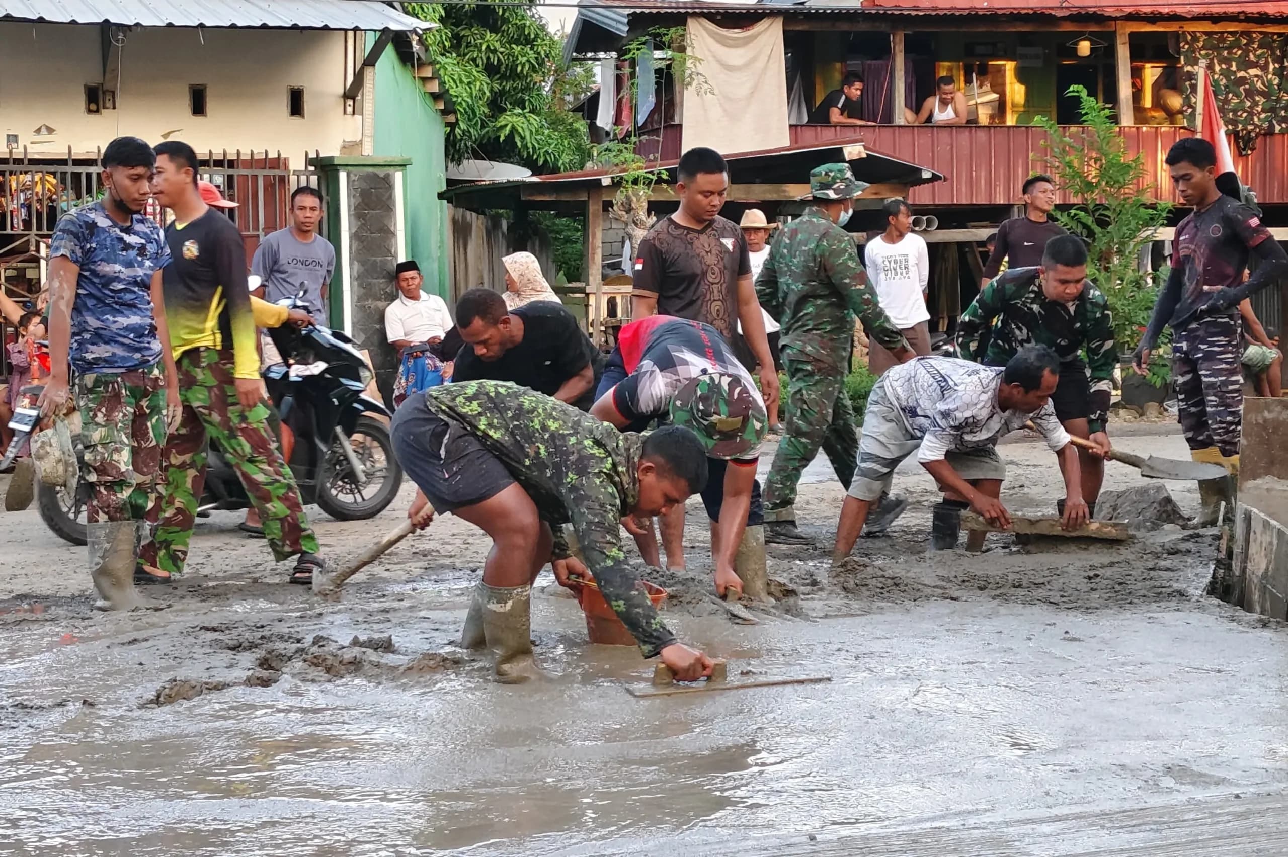 Satgas TMMD ke-108 Kodim Jeneponto Bangun Kedekatan dengan Anak-anak Desa Bontorappo