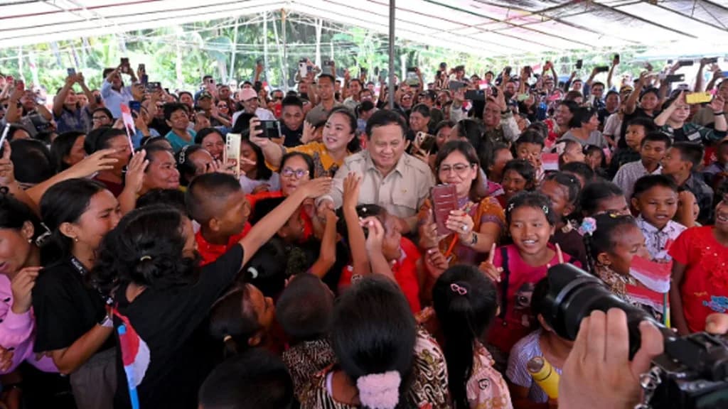Prabowo Kunjungi Miangas, Bawa Bantuan hingga Janji Renovasi Sekolah dan Puskesmas