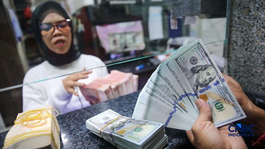 Rupiah Masih Tertekan, Ekonom Nilai Dolar AS Sulit Tembus Rp18.000