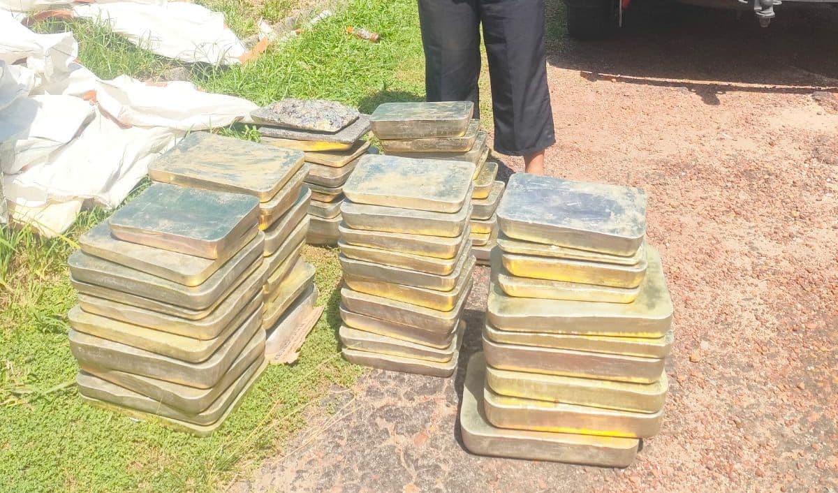 Penyelundupan 1,2 Ton Timah Ilegal Digagalkan di Pelabuhan Tanjung Kalian, Tiga Orang Diamankan