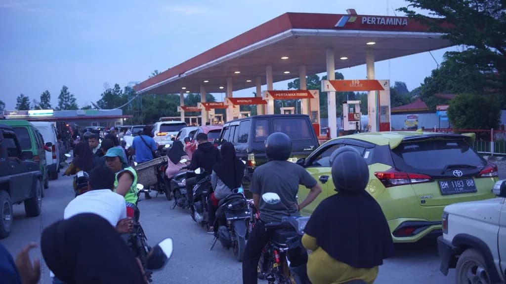Antrean BBM Mengular di Pekanbaru, Pertamina Pastikan Stok Aman Meski Permintaan Meningkat