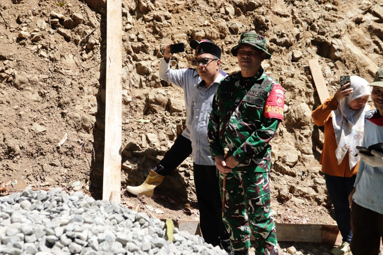 Dandim Banjarnegara Tinjau Pembangunan Jalan TMMD, Pastikan Kualitas dan Progres Sesuai Target