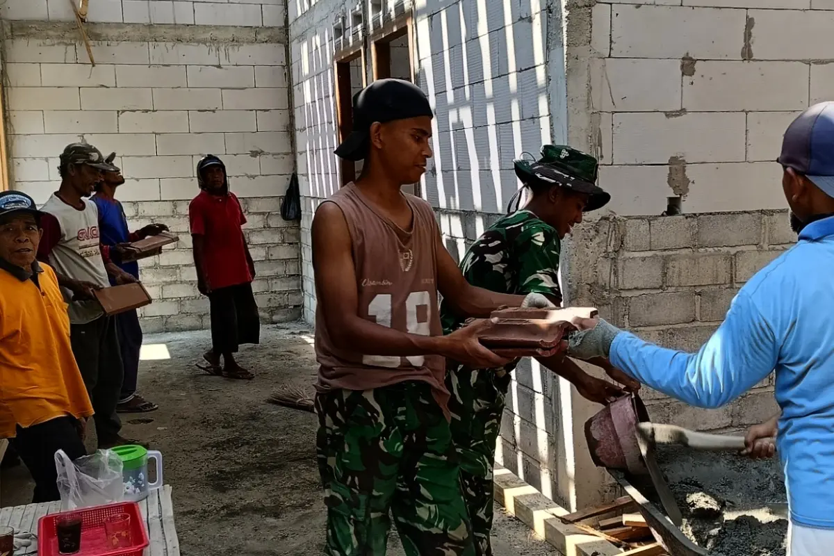 Satgas TMMD Kodim 0802/Ponorogo Percepat Rehab Total Rumah Warga, Pembangunan Masuki Tahap Pemasangan Atap