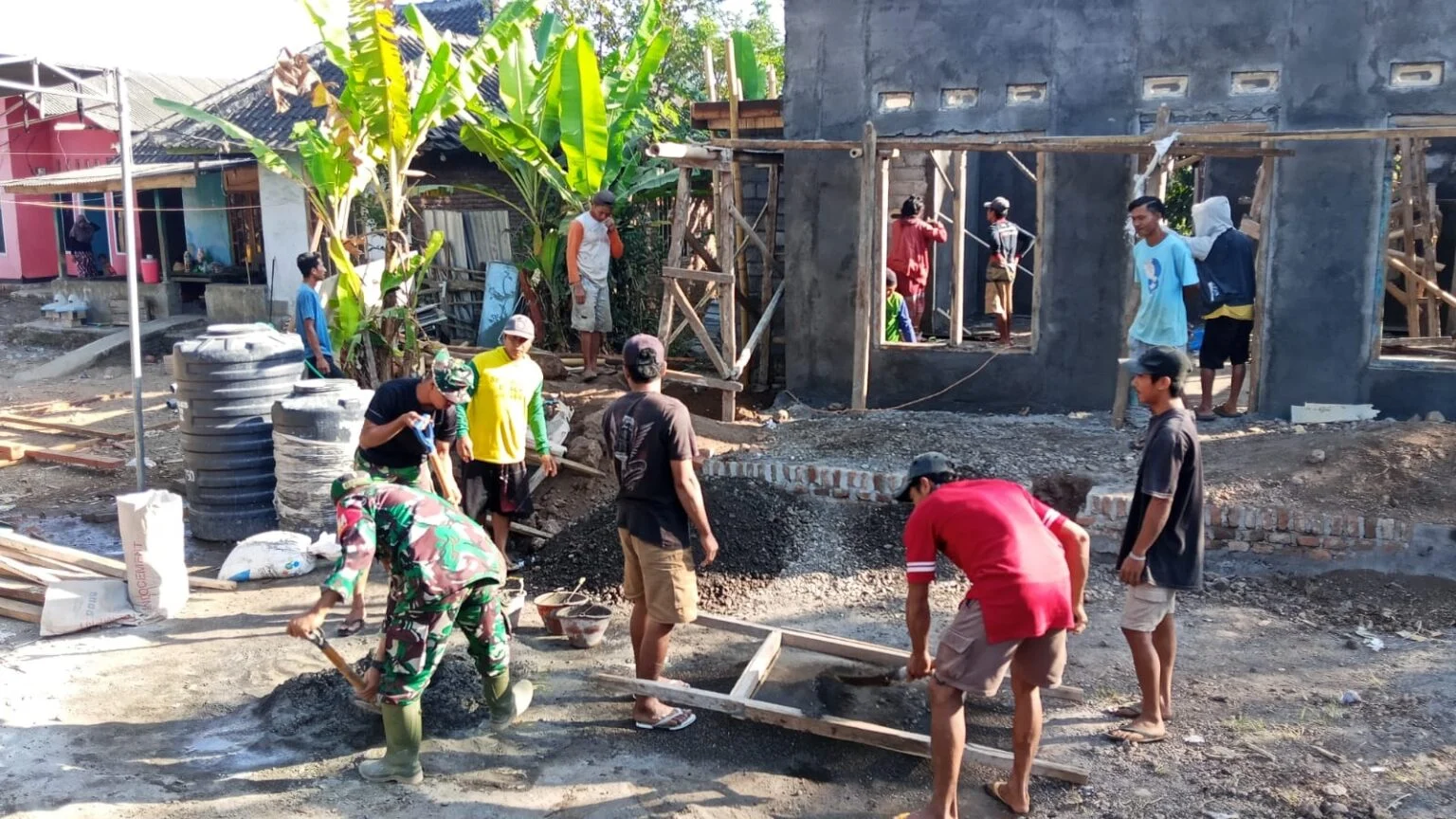 Satgas TMMD Kodim 1614/Dompu Percepat Rehabilitasi Musala Baiturrahman Bersama Warga