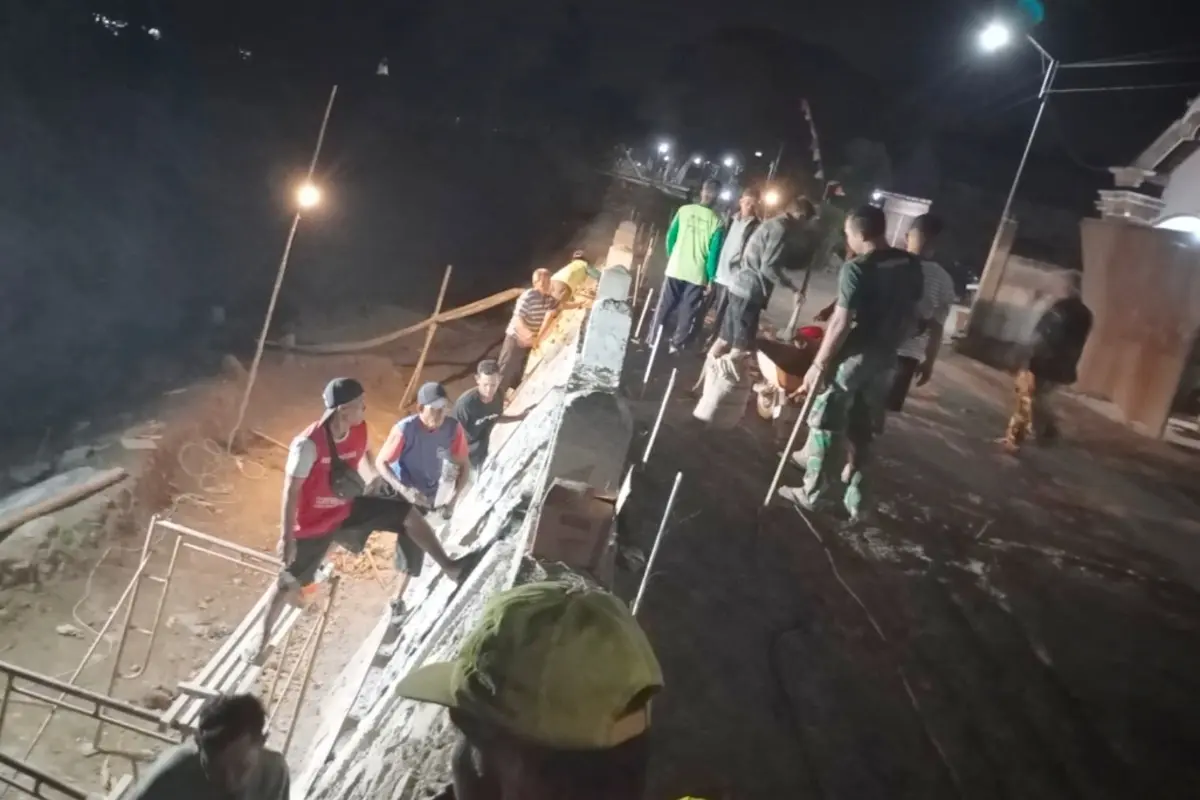 Satgas TMMD Kodim 0802/Ponorogo dan Warga Lembur Bangun Talud, Target Rampung Sebelum 15 Agustus