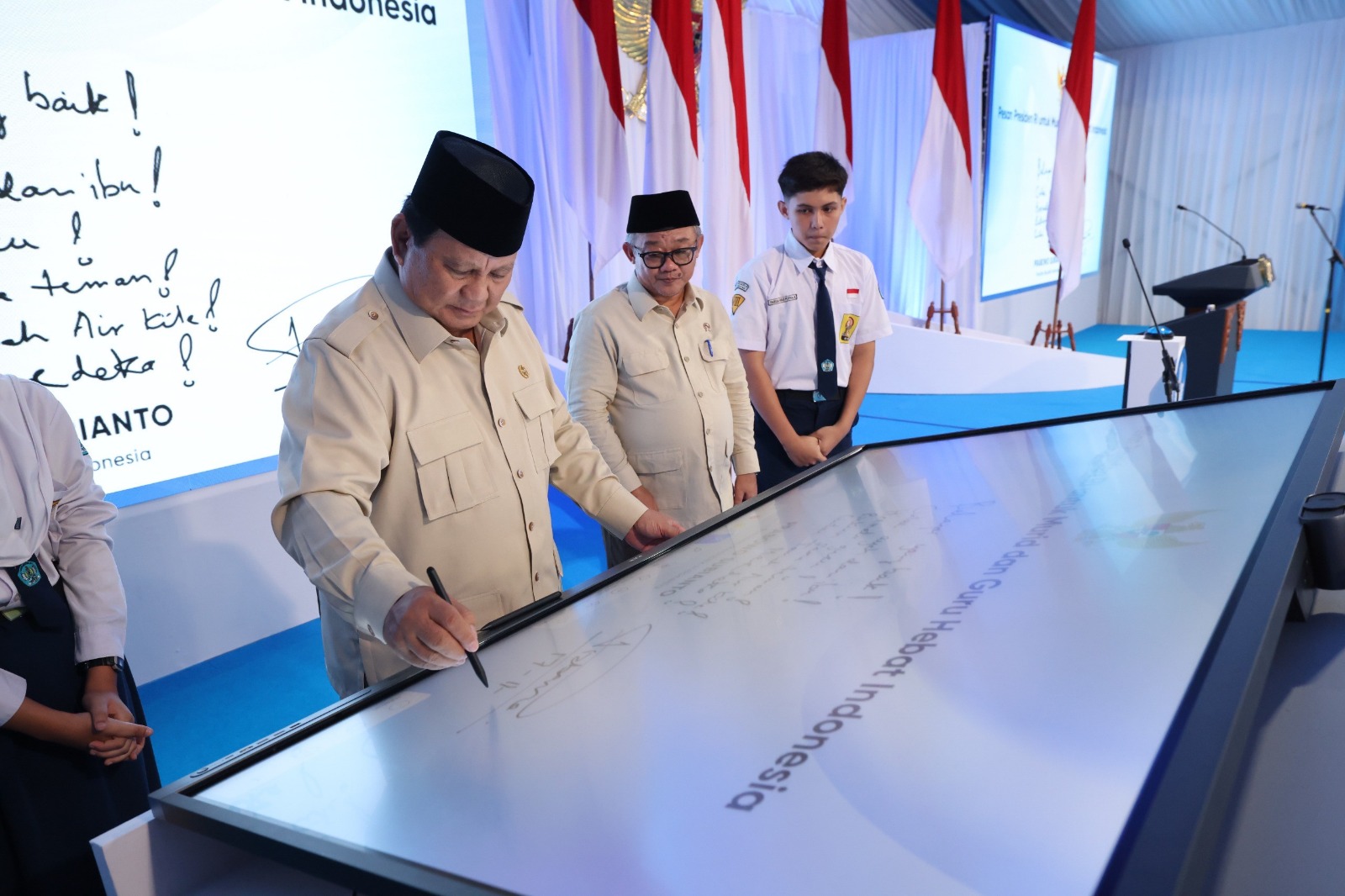 Prabowo Tegaskan Pendistribusian PID Prioritas Utama untuk Sekolah di Wilayah 3T