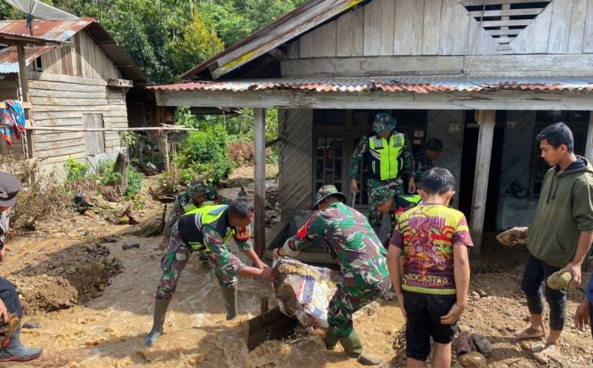 Semangat Gotong Royong dalam Musibah – Refleksi Kemanusiaan Pascabanjir.