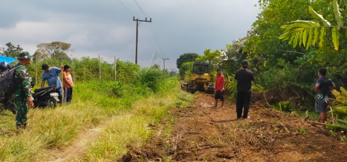 Pra TMMD ke-127 Kodim 0207/Simalungun Buka Jalan Desa 2,3 Km di Nagori Bahapal