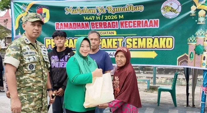 TNI Manunggal dengan Rakyat: Kodim 0304/Agam Gelar Pasar Murah dan Bangun Jembatan Jelang Lebaran